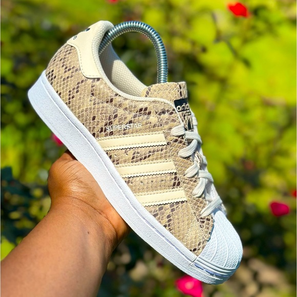adidas gazelle silver green womens Adidas Womens Superstar Sneakers White/Rose main image 1